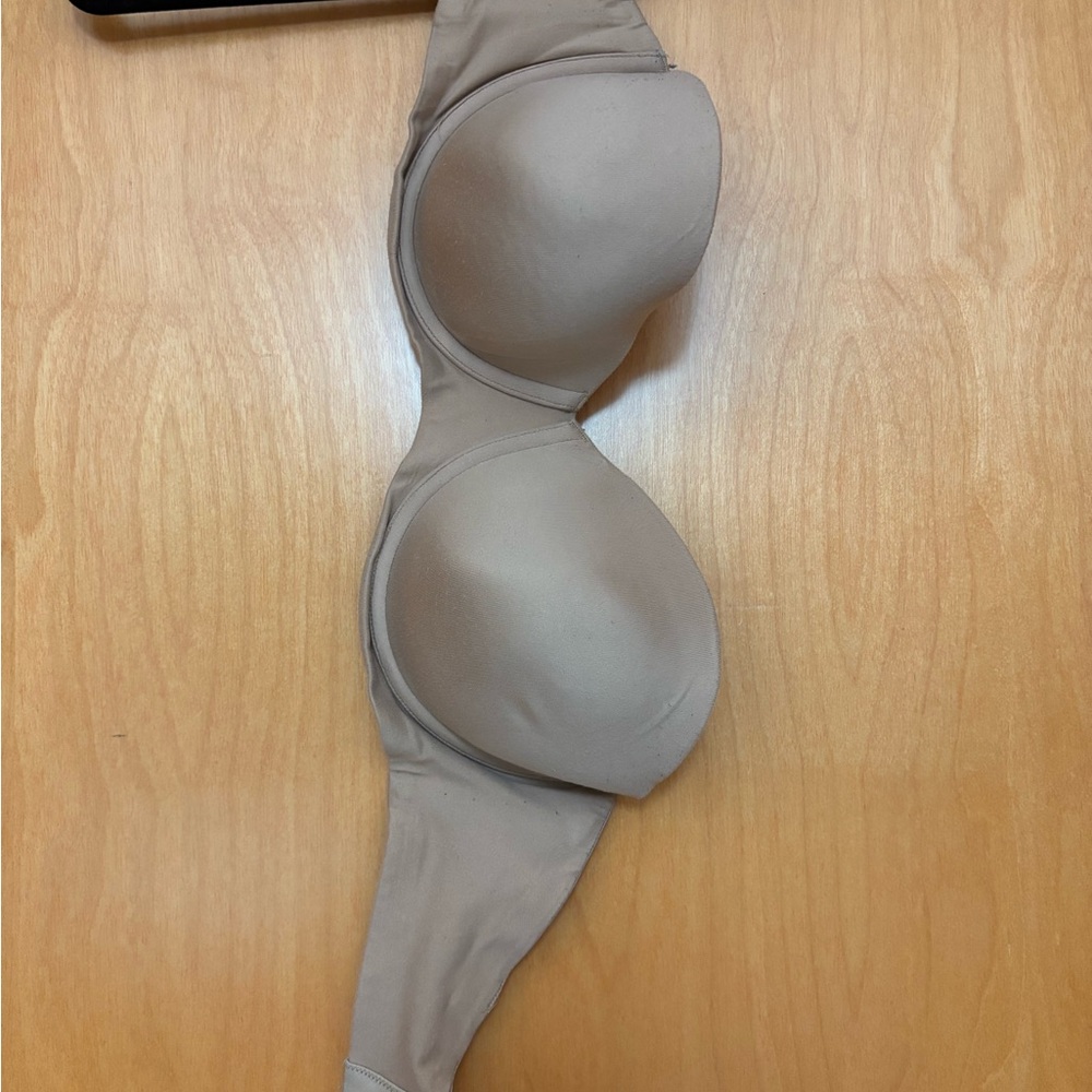 Victoria's Secret Tan Strapless Bra size 34DD